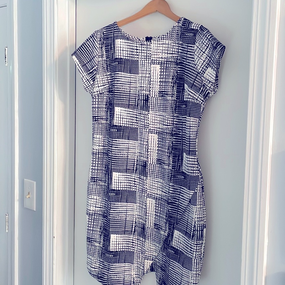 Black & white body-con dress. Size xl